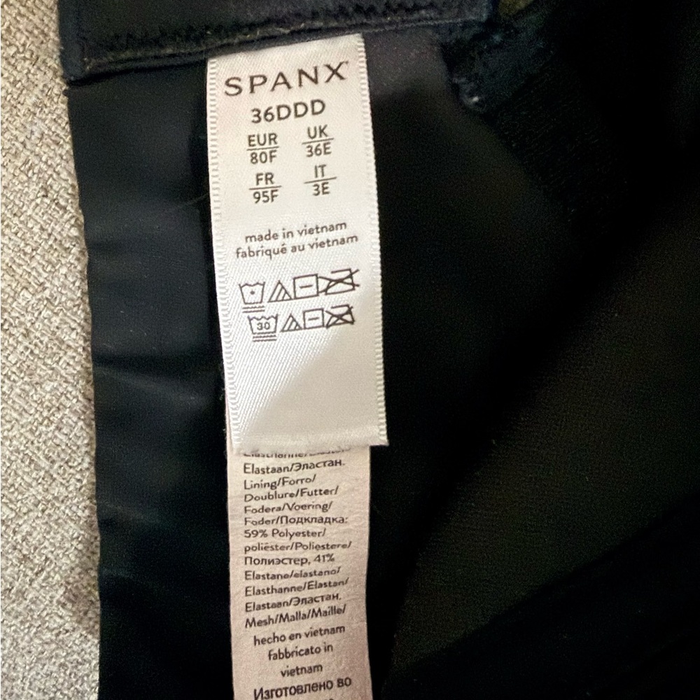 SPANX Women's Black Sports Bra size 36DDD - Picture 6 of 6